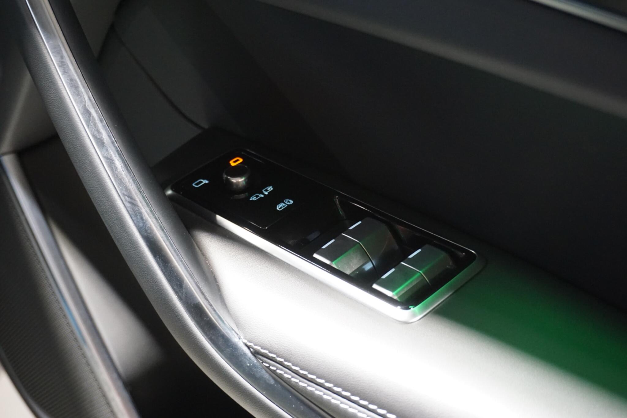 Jaguar F-PACE 3.0 D300 MHEV R-Dynamic HSE Black SUV 5dr Diesel Auto AWD Euro 6 (s/s) (300 ps)